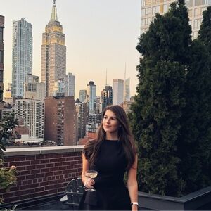 Meet your Posher, Claudia